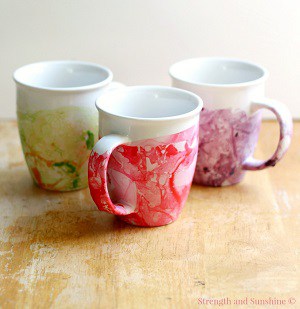 Drinking mugs marbled with nail polish
